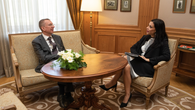 Ārlietu ministrs Edgars Rinkēvičs sveic Rīgā uzņem Lihtenšteinas ārlietu ministri Dominiku Hasleri