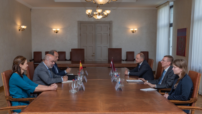 Ārlietu ministrs un Spānijas Kongresa Ārlietu komisijas vadītājs pārrunā abu valstu sadarbību un situāciju Ukrainā