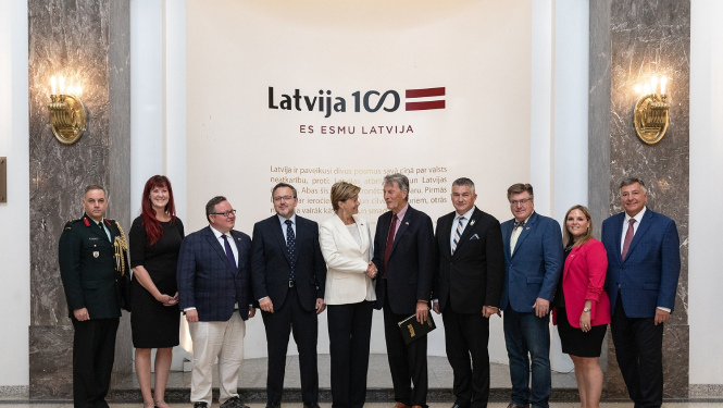 Baiba Braže tiekas ar Kanādas Pārstāvju palātas Nacionālās aizsardzības komitejas pārstāvjiem