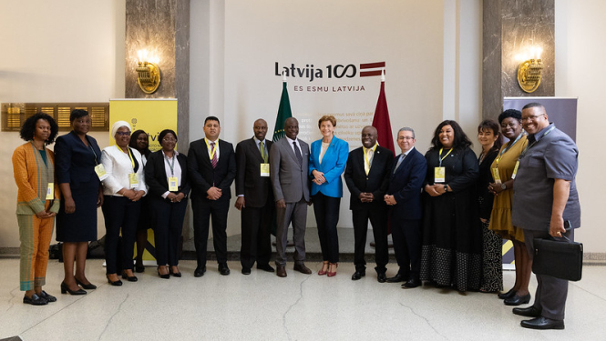 Baiba Bražu un Āfrikas valstu delegācijas pārstāvji