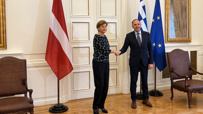 Baiba Braže un George Gerapetritis sarokojas