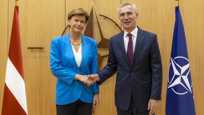 Baiba Braže un Jens Stoltenberg