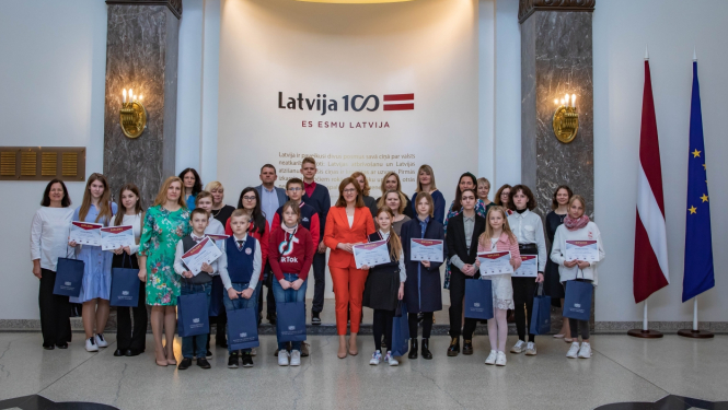 Bērnu zīmējumu konkursa "Sargāsim Latviju kopā" laureāti