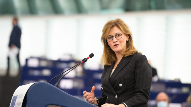 Parlamentārā sekretāre Zanda Kalniņa-Lukaševica 