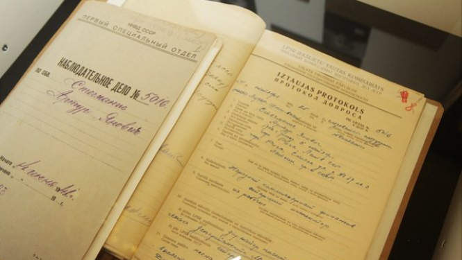 Pieminēs 14. jūnija deportācijā cietušos ārlietu dienesta darbiniekus