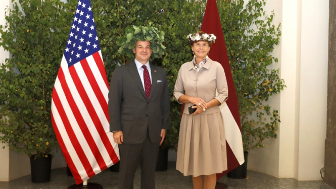 Christopher Robinson un Baiba Braže