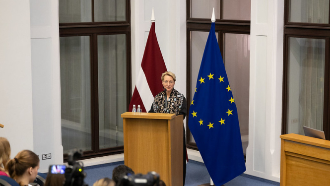 Dace Melbārde saka runu