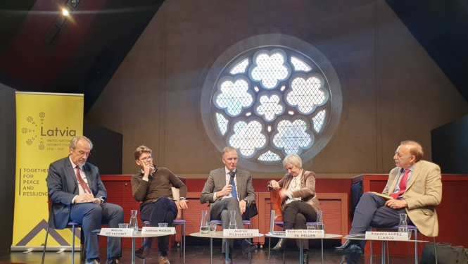 A.Pildegovičs Parīzē