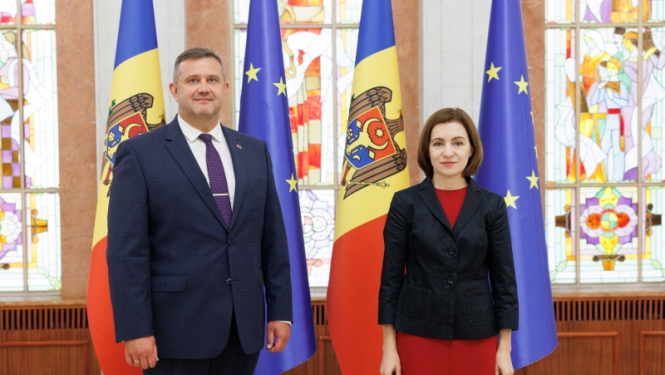 Latvijas vēstnieks Edgars Bondars iesniedz akreditācijas vēstuli Moldovas prezidentei