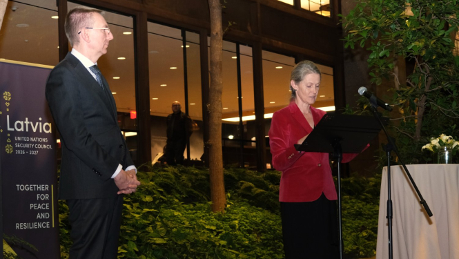 Latvijas Valsts prezidents Edgars Rinkēvičs un ārkārtējā un pilnvarotā vēstniece Sanita Pavļuta-Deslandes