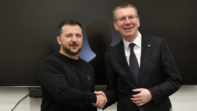 Latvijas Valsts prezidents Edgars Rinkēvičs un Ukrainas prezidents Volodimirs Zelenskis (Volodymyr Zelenskyy)