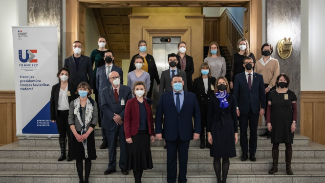 Eiropas Savienības dalībvalstis dalās konsulārā darba pieredzē  pandēmijas apstākļos
