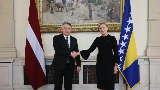 Latvijas ārkārtējā un pilnvarotā vēstniece Elita Kuzma un Bosnijas un Hercegovinas prezidentūras priekšsēdētājs Željko Komšičs (Mr Željko Komšić)