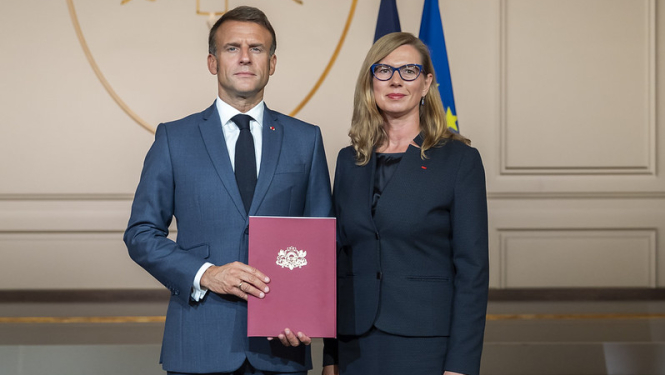 Emmanuel Macron un Alise Balode