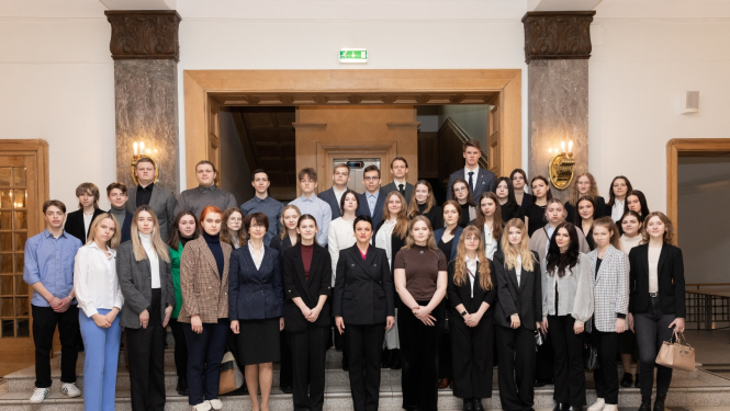 Ēnu dienā pieredzētais paver karjeras iespējas ārlietu dienestā