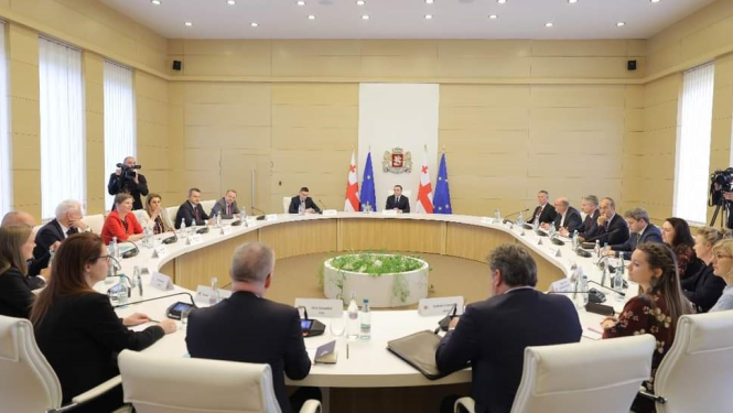ES dalībvalstu pārstāvji tiekas ar Gruzijas augstākajām amatpersonām