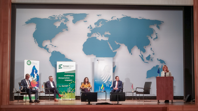 Zanda Kalniņa-Lukaševica ar Vācijas un Baltijas valstu kolēģiem apspriež situāciju Afganistānā un Baltkrievijā