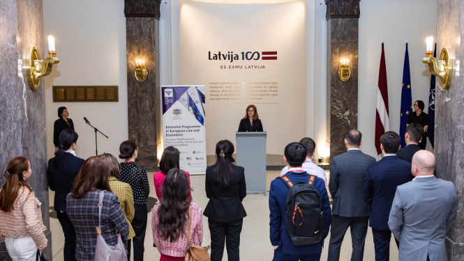 Programmu atklāj parlamentārā sekretāre