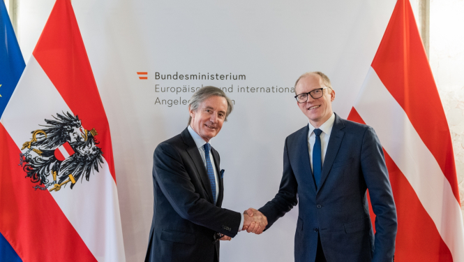 Politiskajās konsultācijās Austrijā valsts sekretārs Andris Pelšs aicina turpināt atbalstu Ukrainai