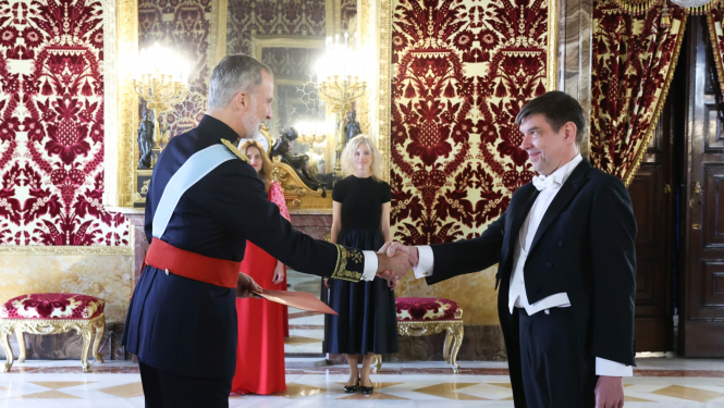 J.Zlamets iesniedz akreditāciju Spānijas karalim Felipem VI