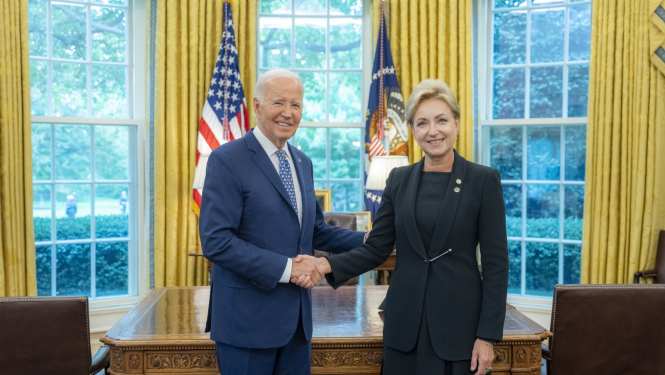 Joseph Robinette Biden, Jr un Elita Kuzma