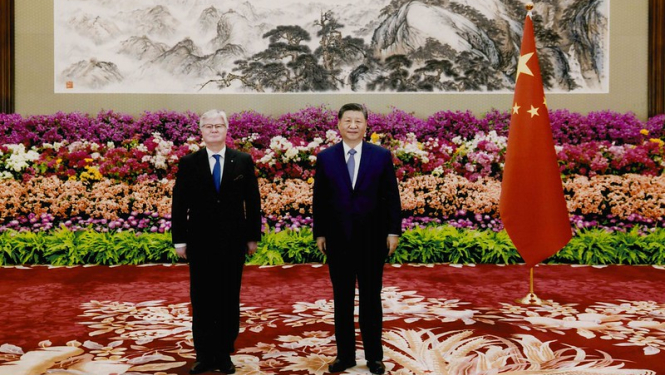 Kārlis Eihenbaums un Xi Jinping
