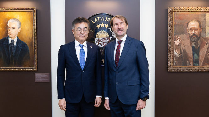 Kensueke Yoshida un Andžejs Viļumsons