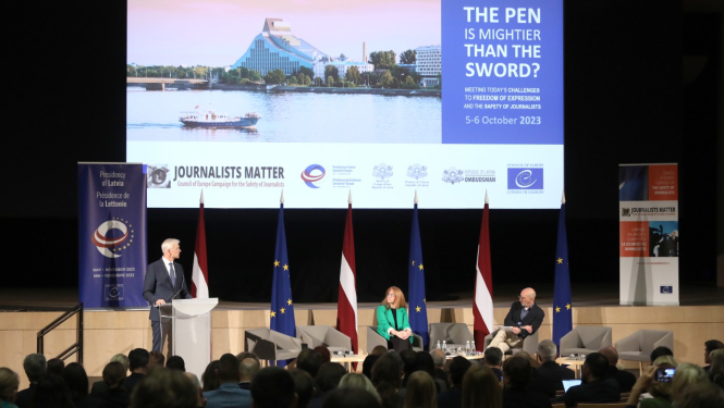 Krišjānis Kariņš konferencē Spalva varenāka par zobenu