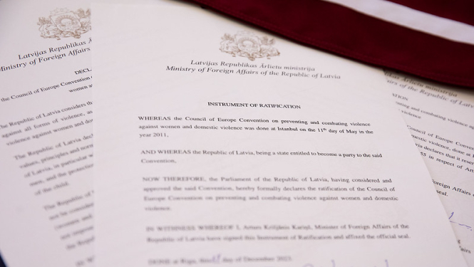 Krišjānis Kariņš parakstījis EP Konvencijas par vardarbības pret sievietēm un vardarbības ģimenē novēršanu un apkarošanu ratifikācijas instrumentu