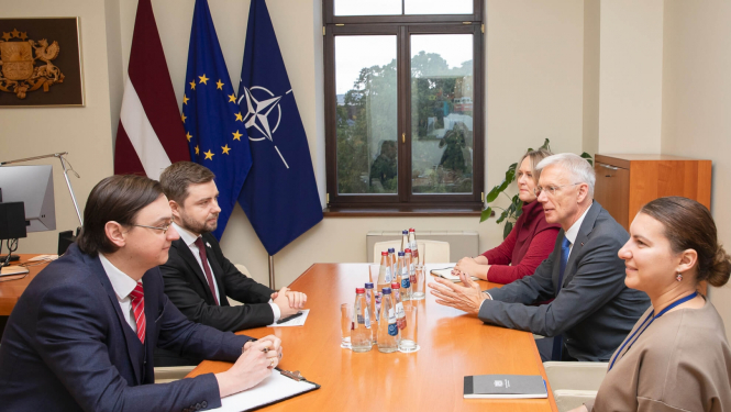 Latvijas ārlietu ministrs Krišjānis Kariņš tiekas ar Ukrainas vēstnieku Latvijā Anatoliju Kucevolu