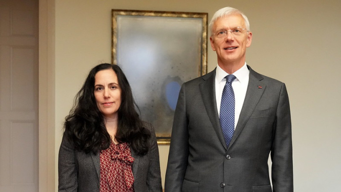 Ārlietu ministrs Krišjānis Kariņš tiekas ar Izraēlas vēstnieci Latvijā Šāronu Rapaportu-Palgi (Sharon Rappaport-Palgi)