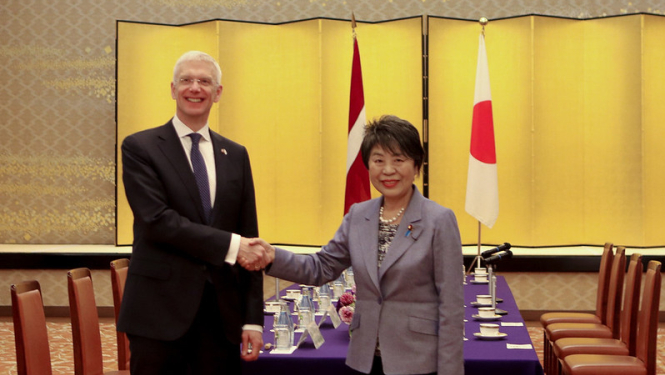 Latvijas ārlietu ministrs Krišjānis Kariņš tiekas ar Japānas ārlietu ministri Joko Kamikavu (Yoko Kamikawa)