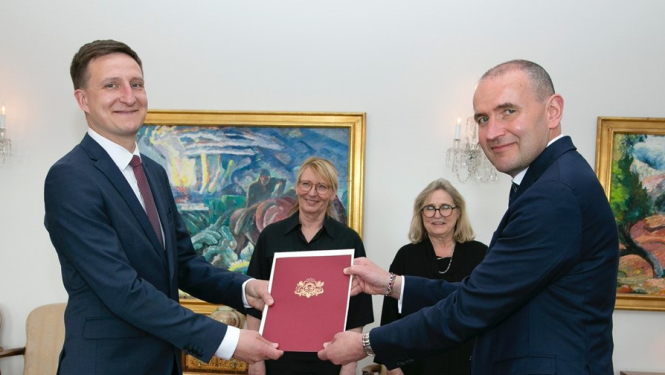 M. Klīves akreditācija Islandē