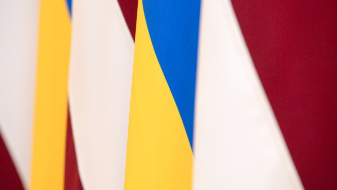 Latvijas un Ukrainas karogi