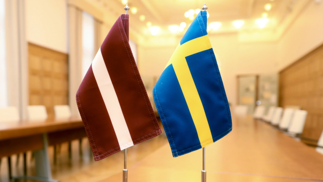 Latvian un Swedish flags