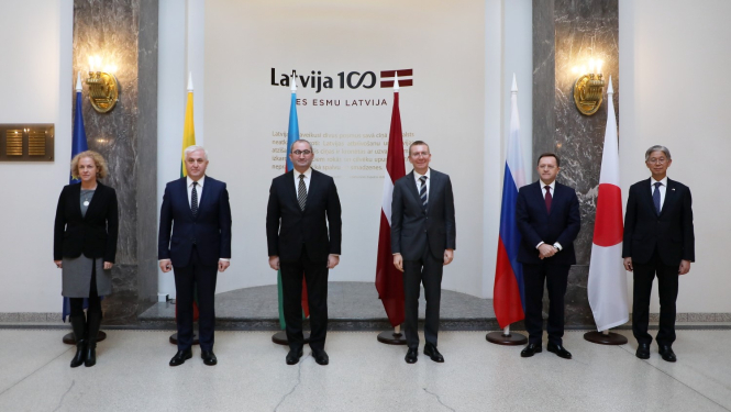 Ministra darba tikšanās ar jaunakreditētajiem vēstniekiem kopbilde