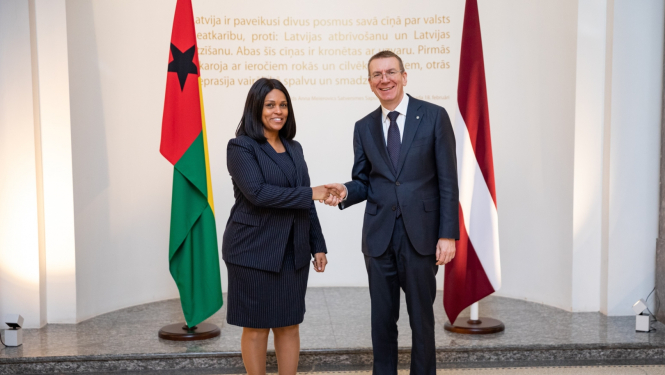 Gvinejas-Bisavas ārlietu ministre un E.Rinkēvičs