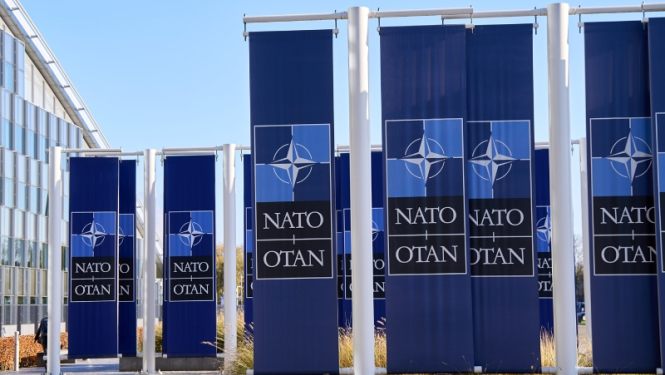 NATO karogi