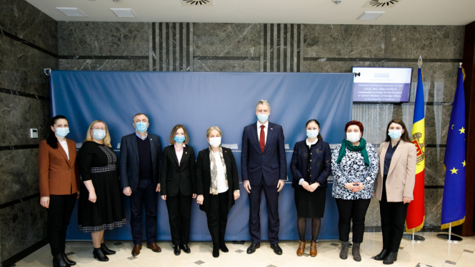 Ārlietu ministrijas vēstniece diasporas jautājumos Elita Gavele Moldovā iepazīstina ar Latvijas pieredzi 