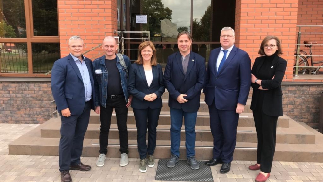 Parlamentārā sekretāre Ukrainā tiekas ar Latvijas atbalstīto projektu īstenotājiem