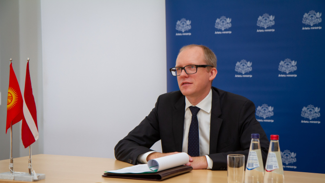 VS un Kirgiztānas vēstnieks