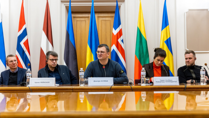 Ārlietu ministri Kijivā