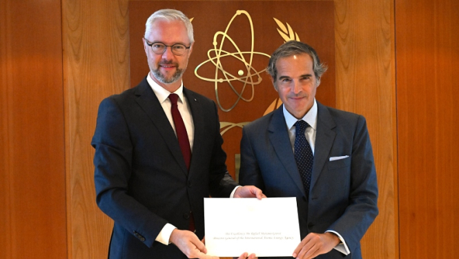 Raimonds Oškalns un Rafael Mariano Grossi