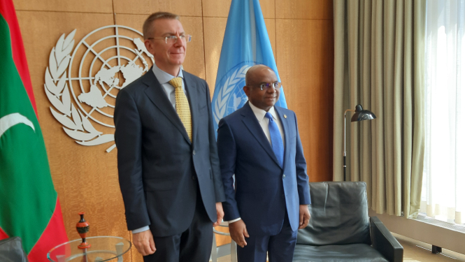 Ministrs ar Maldīvijas ārlietu ministru