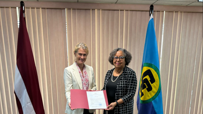 Sanita Pavļuta-Deslandes un Dr. Carla N. Barnett