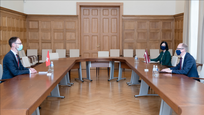Valsts sekretārs atvadu vizītē pieņem Šveices Konfederācijas vēstnieku