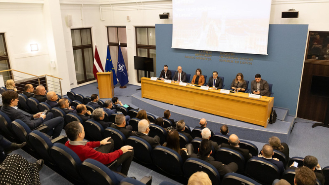 Skats uz sanāksmju zāli, kurā notiek seminārs