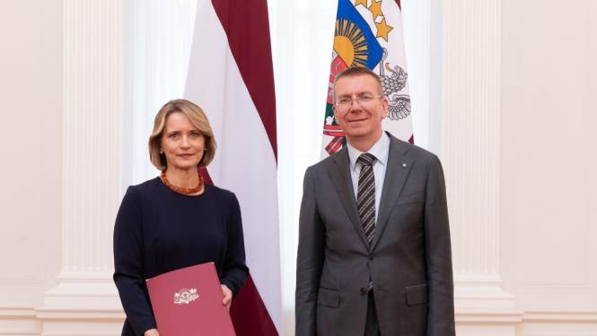 Latvijas vēstniece Lietuvā Solveiga Silkalna saņem akreditācijas vēstuli