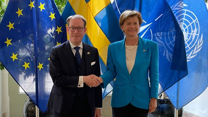 Tobias Billström un Baiba Braže