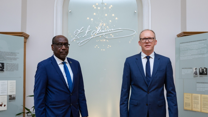 Valsts sekretārs Andris Pelšs akreditācijas vizītē pieņem Nigēras vēstnieku